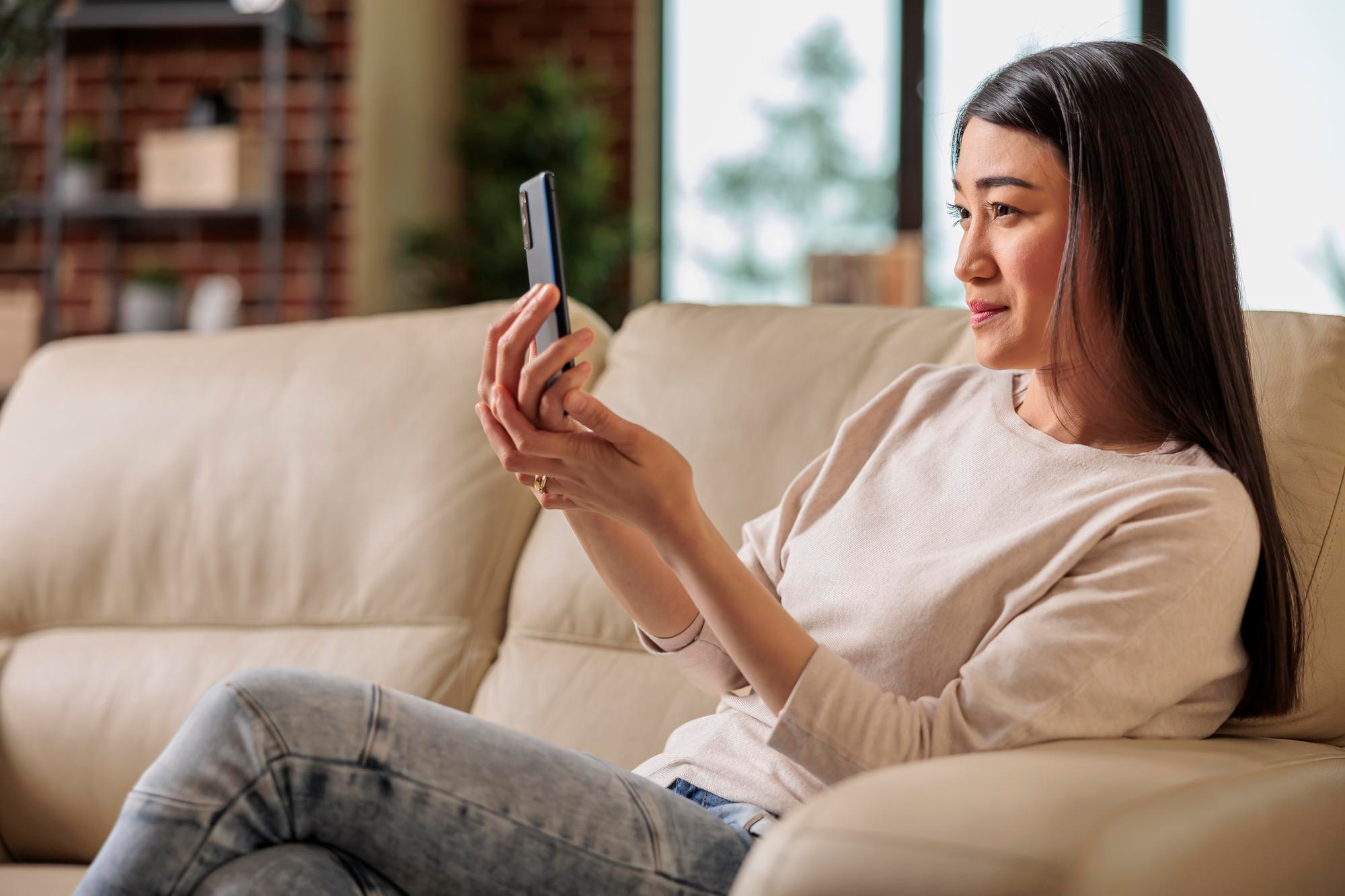 phone user uses Unifi home plan to browse internet